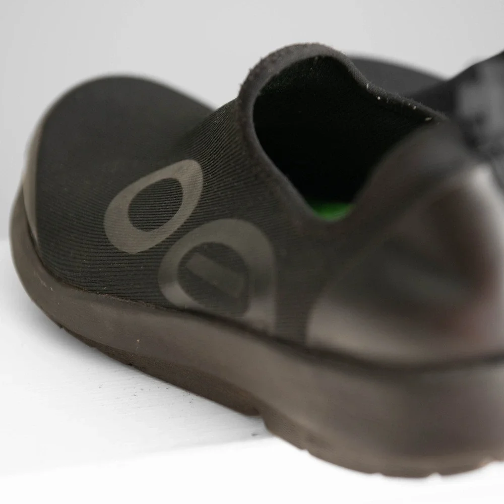 OOFOS OOmg Low Black Recovery Shoes Men 11.5 Slip On Orthopedic Comfort Sneakers